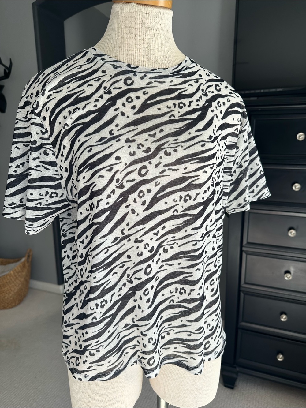 Topshop Black & White Zebra-Pattern Short Sleeve Tee size 12